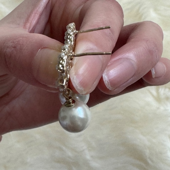 Women Chanel CC Pearl Earrings Pair of 2pcs - Picture 8 of 10